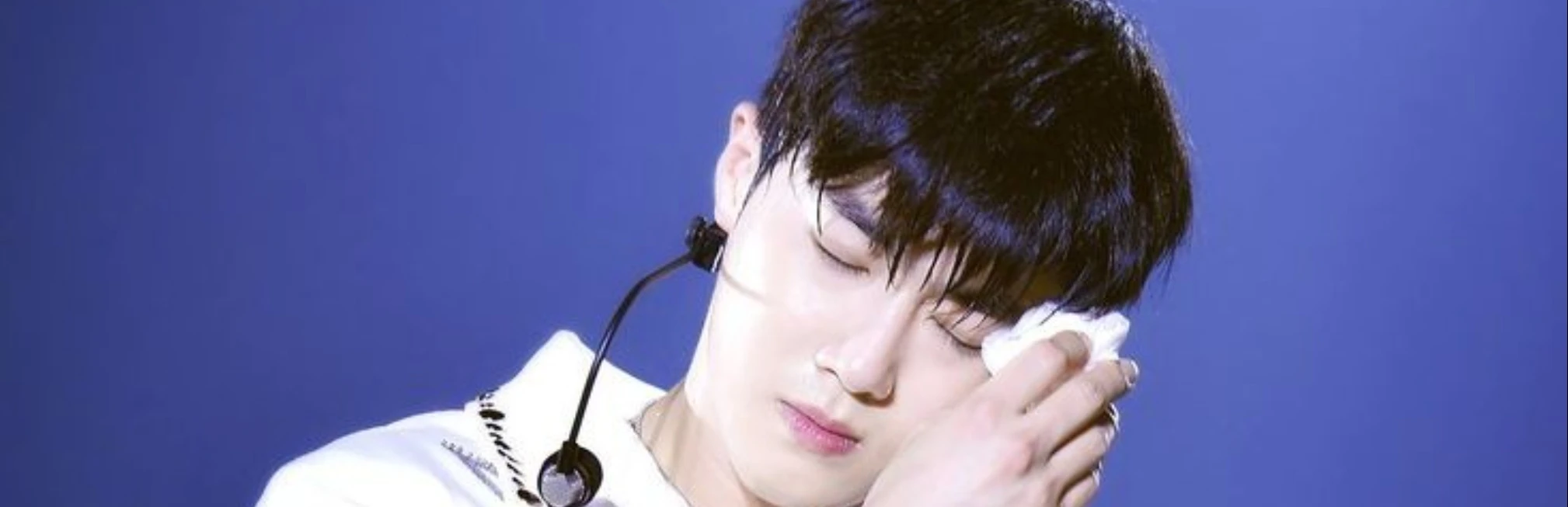 اجرا آهنگ the first snow گروه EXO