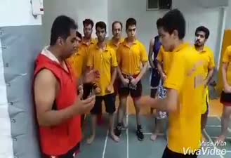 آموزش دفاع شخصی خلع سلاح چاقو