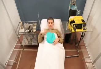 سرم درد می کنه در اورژانس شوخی کردم