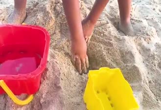 برنامه کودک خانواده کاجی / ما بابانوئل را برای عکس های کریسمس به ساحل آوردیم!