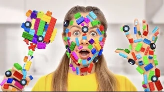 برنامه کودک دیانا و روما / اسباب بازی روی صورت مادر 