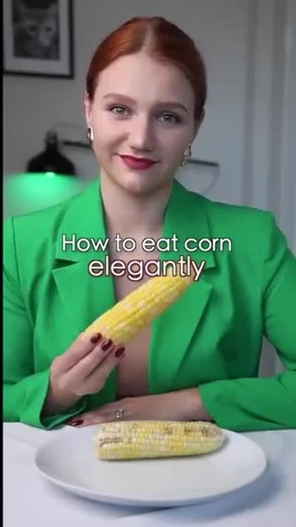  ذرت را با ظرافت بخورید🌽 اتیکت خوردن ذرت